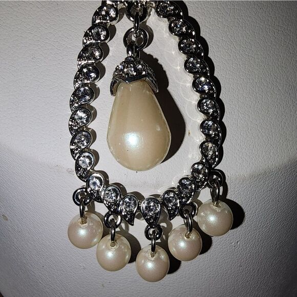 Vtg Pearl and Rhinestone Bridal Necklace Faux Pearls Pearl Pendant 14"+2" - Picture 6 of 9